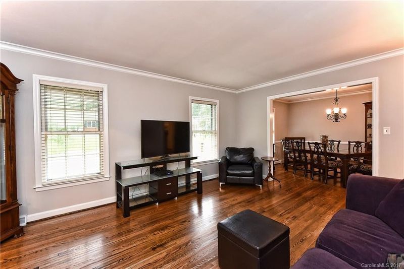 1115 Redcoat Dr, Charlotte, NC 28211