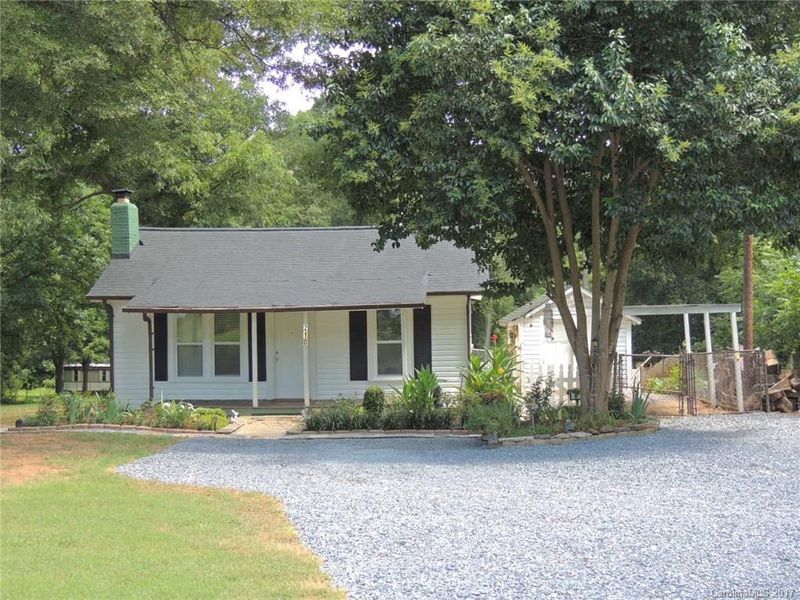 210 Oakland Dr, Lowell, NC 28098