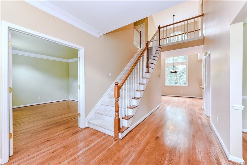 6114 Hickory Forest Dr, Charlotte, NC 28277
