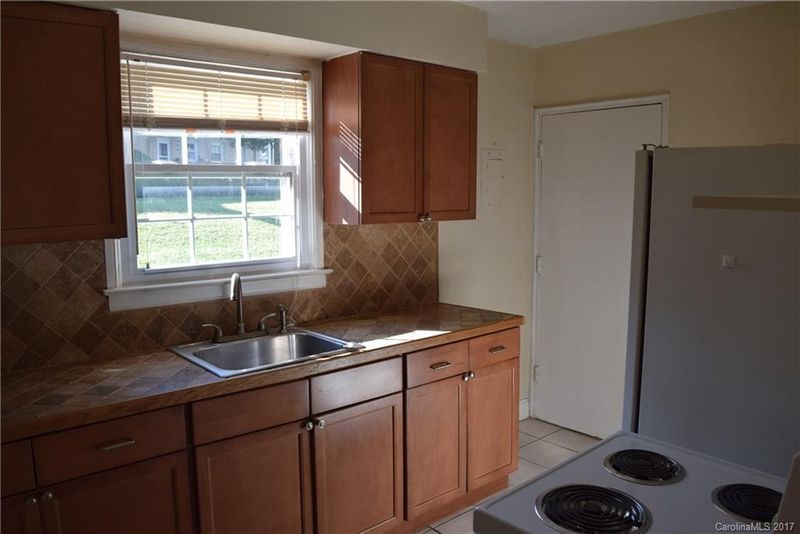 404 Wakefield Dr, Charlotte, NC 28209