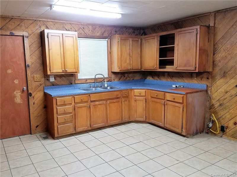 919 Dewey St, Gastonia, NC 28054