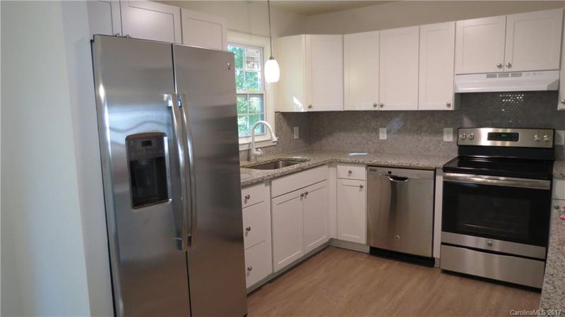 815 Dobson Dr, Charlotte, NC 28213