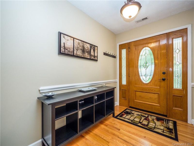 6921 Loretta Pl, Charlotte, NC 28215
