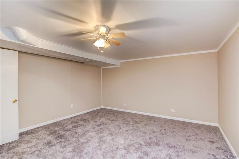 1022 Tanglewood Dr, Gastonia, NC 28054
