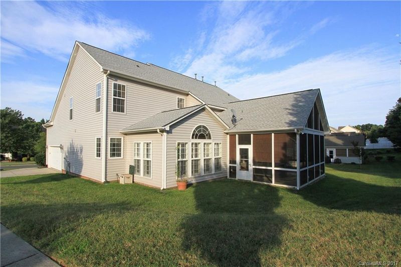 1404 Cochrane Woods Ln, Matthews, NC 28105