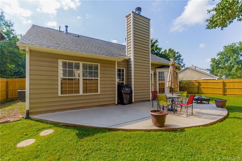 9031 Treyburn Dr, Charlotte, NC 28216