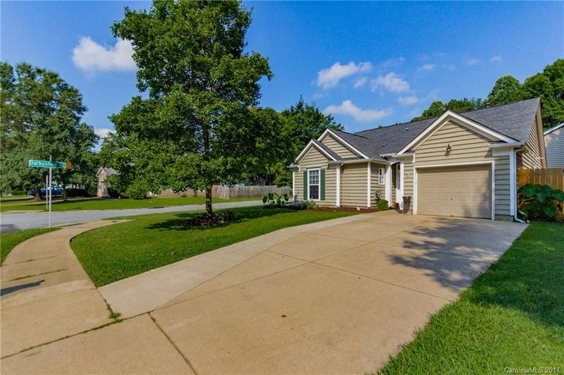 9031 Treyburn Dr, Charlotte, NC 28216