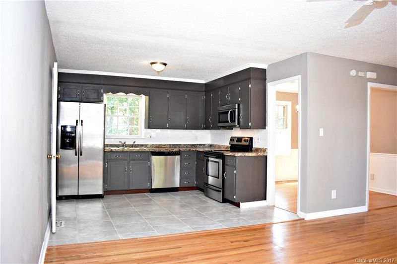 325 Vinecrest Dr, Matthews, NC 28105