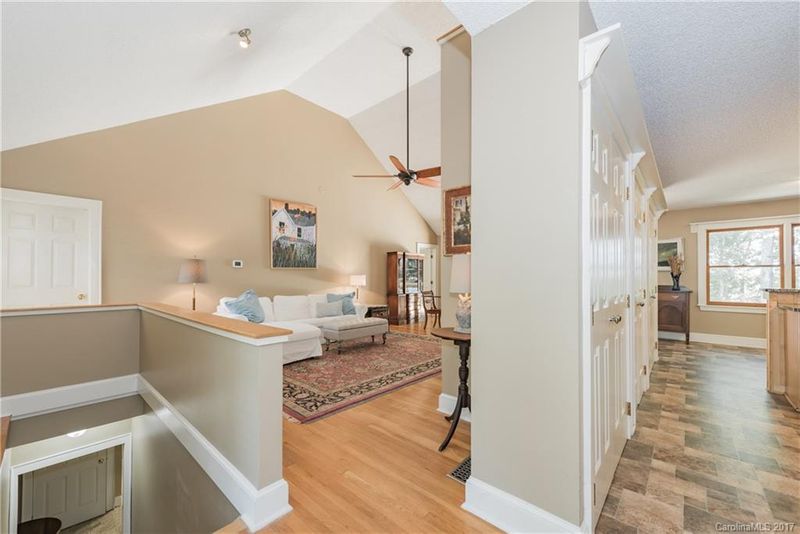 324 Gatewood Ln, Matthews, NC 28104