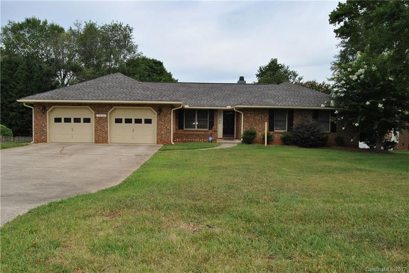 2050 Snowbird Ln, Gastonia, NC 28056