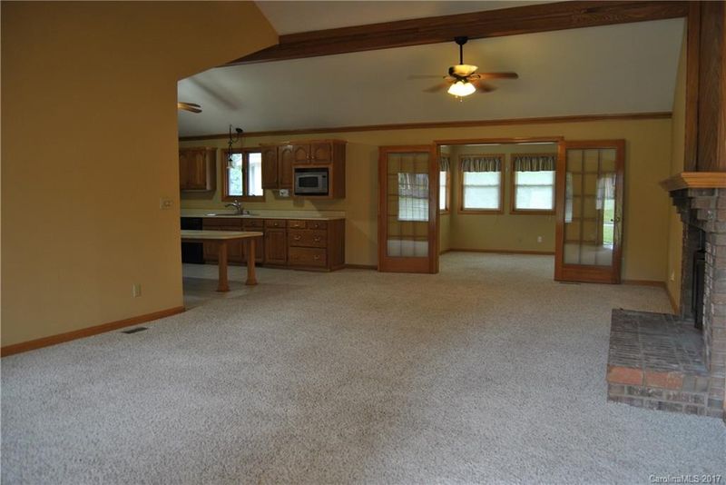 2050 Snowbird Ln, Gastonia, NC 28056