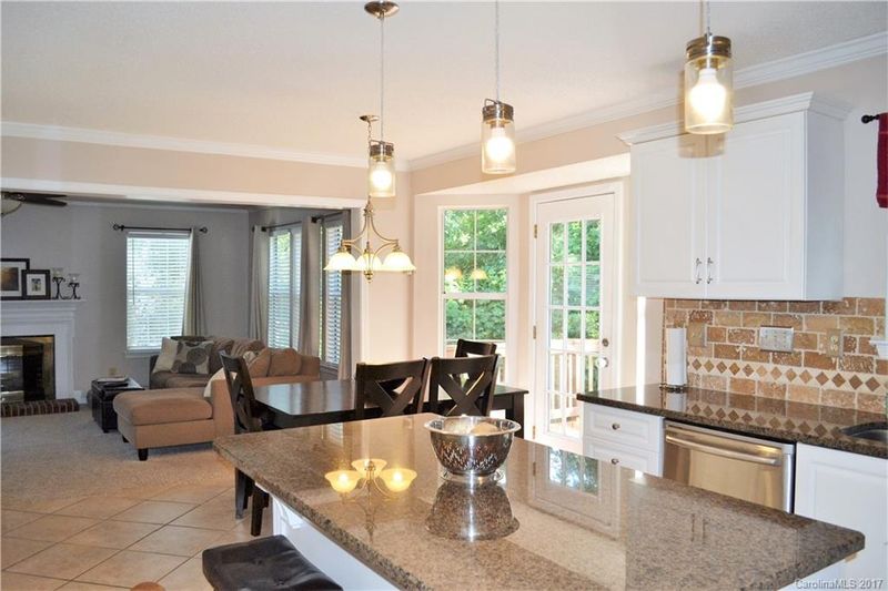 12612 Diamond Dr, Pineville, NC 28134
