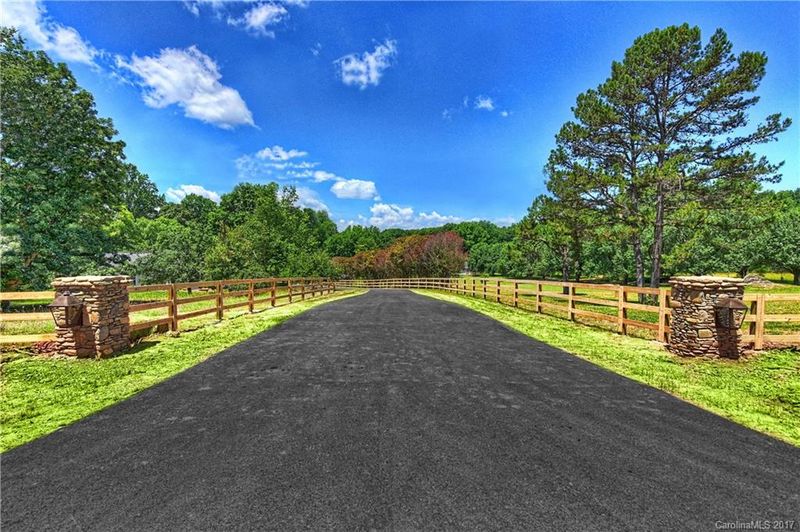 20637 Avoca Ln, Davidson, NC 28036
