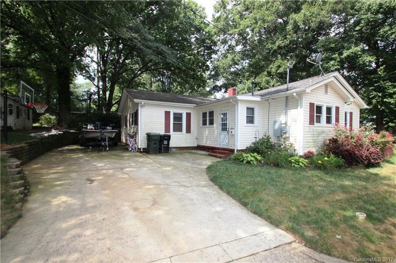 638 Hyde Park Dr NE, Concord, NC 28025