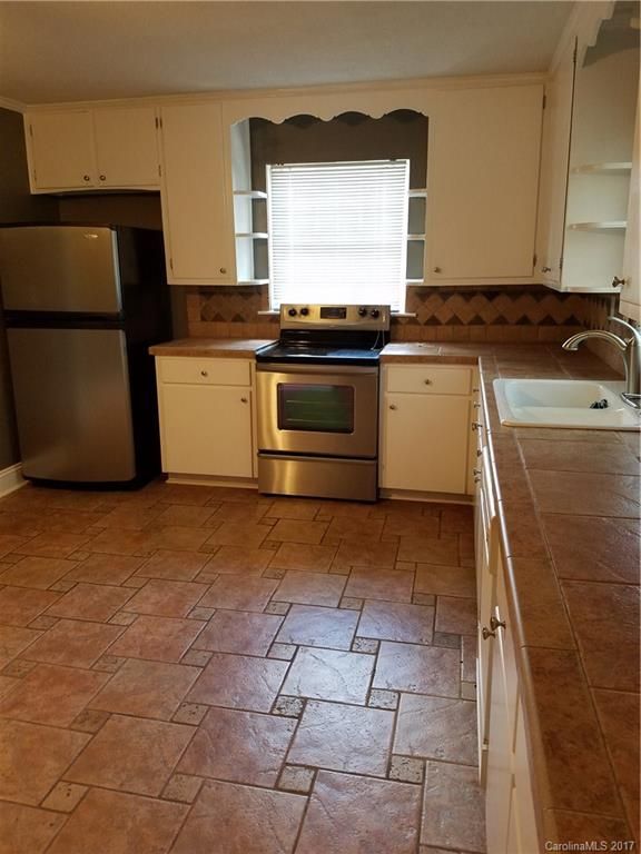 102 Crest St, Mount Holly, NC 28120