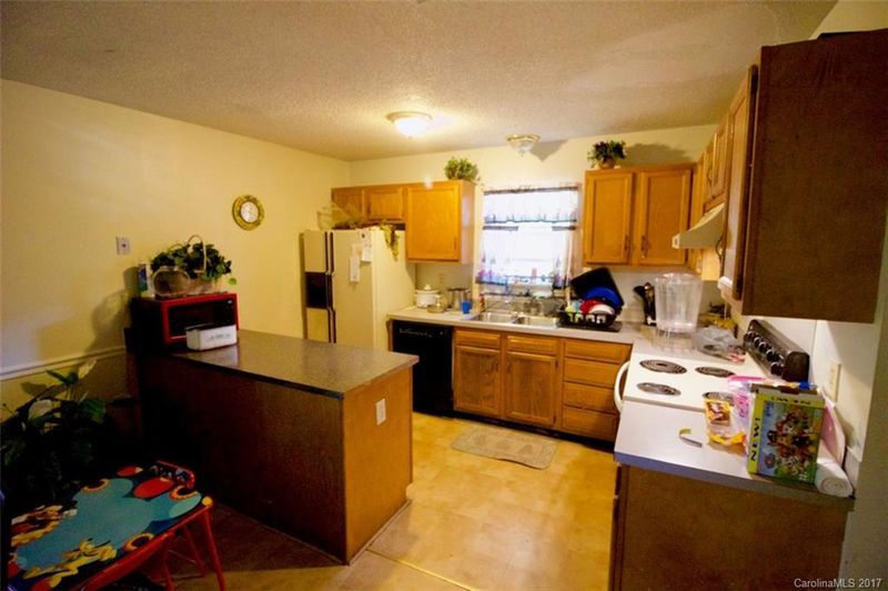 6333 Windsor Gate Ln, Charlotte, NC 28215