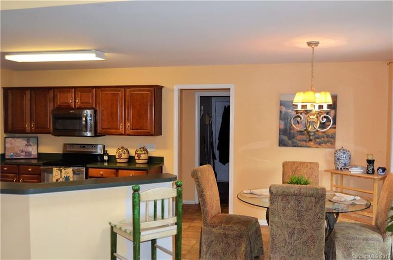 14033 Pine Harbor Rd, Charlotte, NC 28278