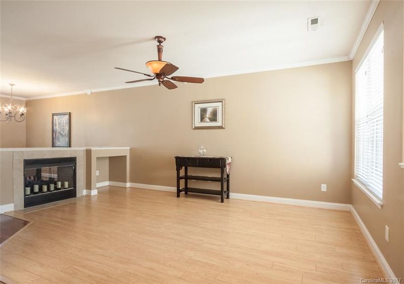 942 Ashworth Dr, Gastonia, NC 28054