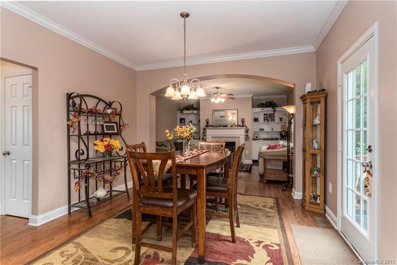 9040 Wagon Trl, Lincolnton, NC 28092