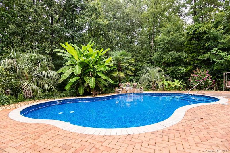 1869 Walters Ln, Van Wyck, SC 29720