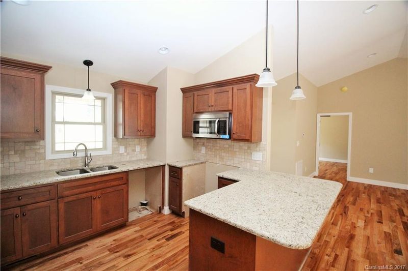 3988 Rolling Meadow Ln, Lincolnton, NC 28092