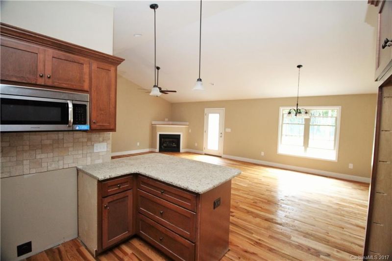 3988 Rolling Meadow Ln, Lincolnton, NC 28092