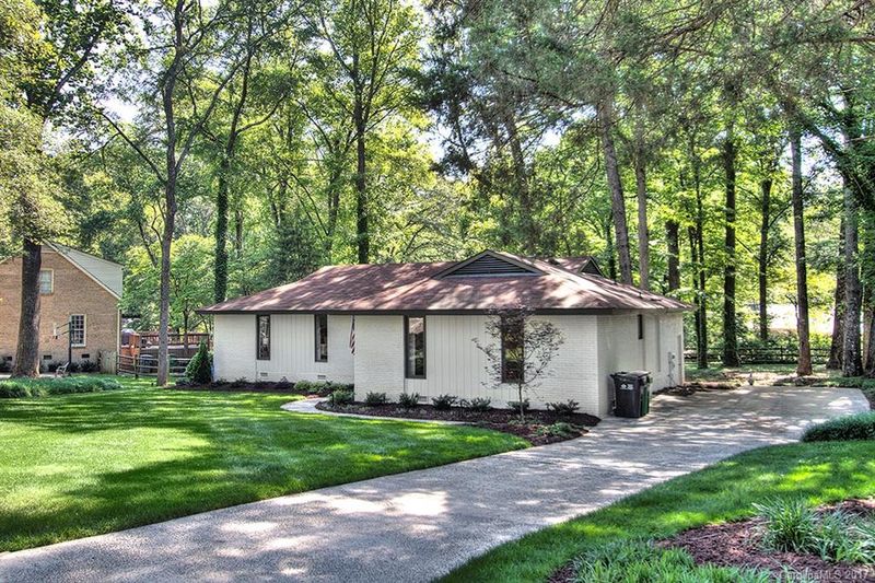 1907 Wandering Way Dr, Charlotte, NC 28226