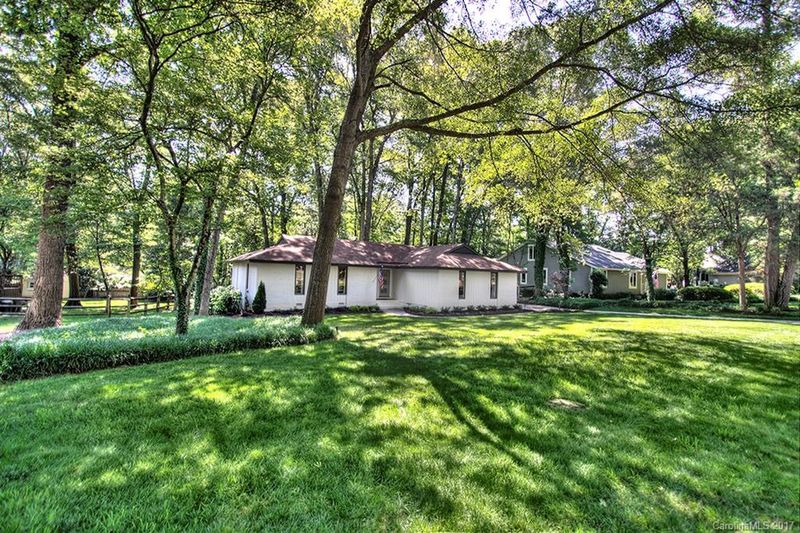 1907 Wandering Way Dr, Charlotte, NC 28226
