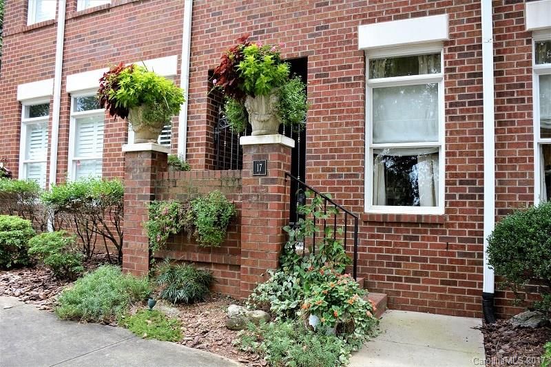 17 14th Avenue Pl #17, Hickory, NC 28601