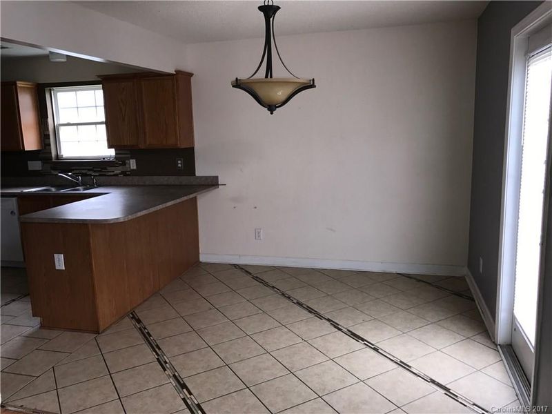 621 Lightspun Ln, Charlotte, NC 28216