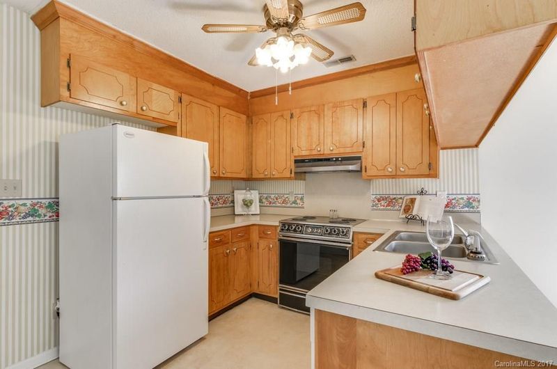13111 Pine Harbor Rd, Charlotte, NC 28278