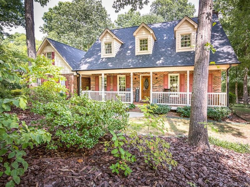 2736 Bent Oak Dr, Matthews, NC 28104
