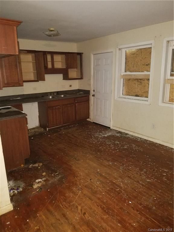 2639 Columbus Cir, Charlotte, NC 28208