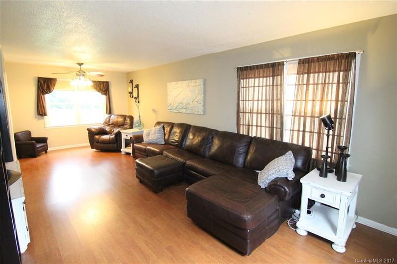 1708 Windy Rush Ln, Gastonia, NC 28054