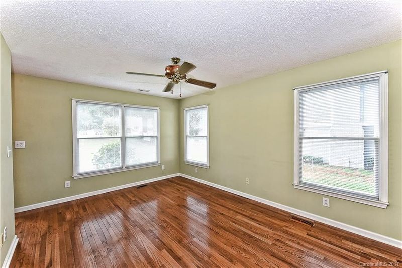 116 Surfside Ln, Mooresville, NC 28117