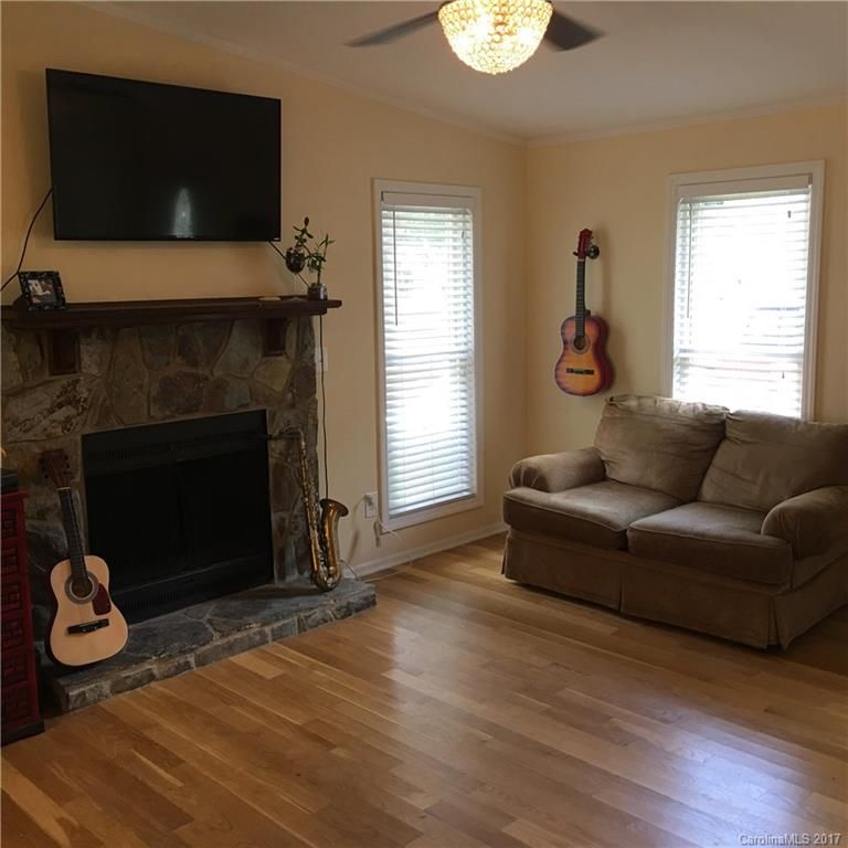 8107 Strawberry Point Dr, Charlotte, NC 28215