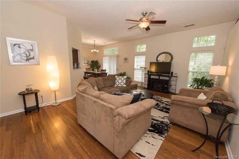 8106 Slickrock Cir, Charlotte, NC 28215