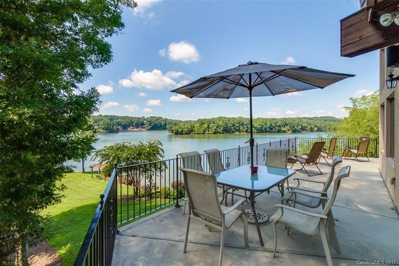 129 Harborcliff Dr, Statesville, NC 28677