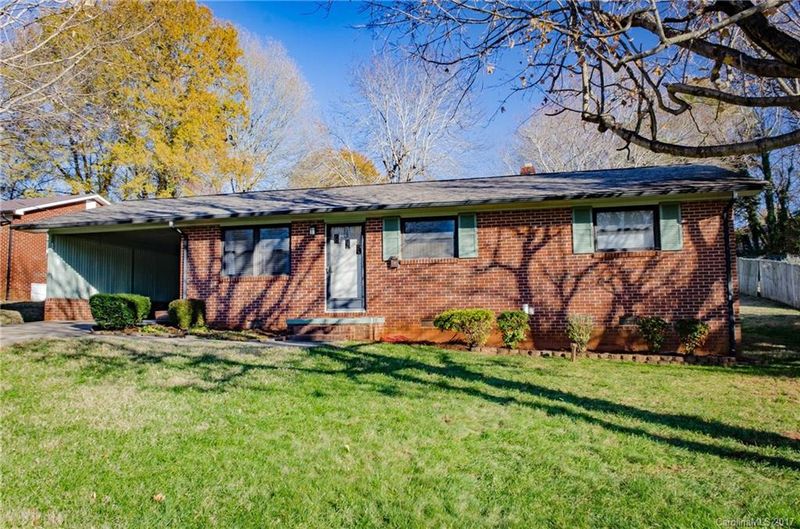 803 S Caldwell Ave, Newton, NC 28658