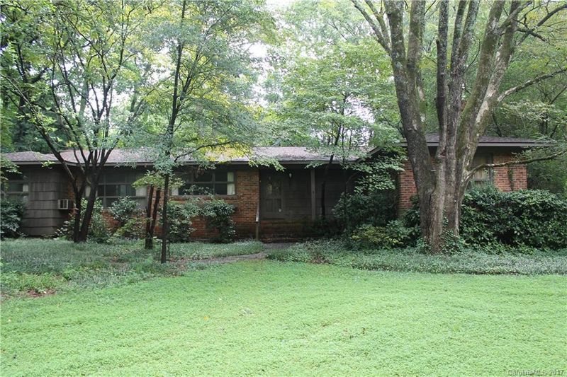 1439 Pine Tree Dr, Charlotte, NC 28270