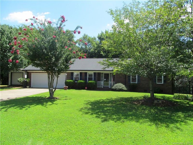 434 Lakeview Dr, Harrisburg, NC 28075