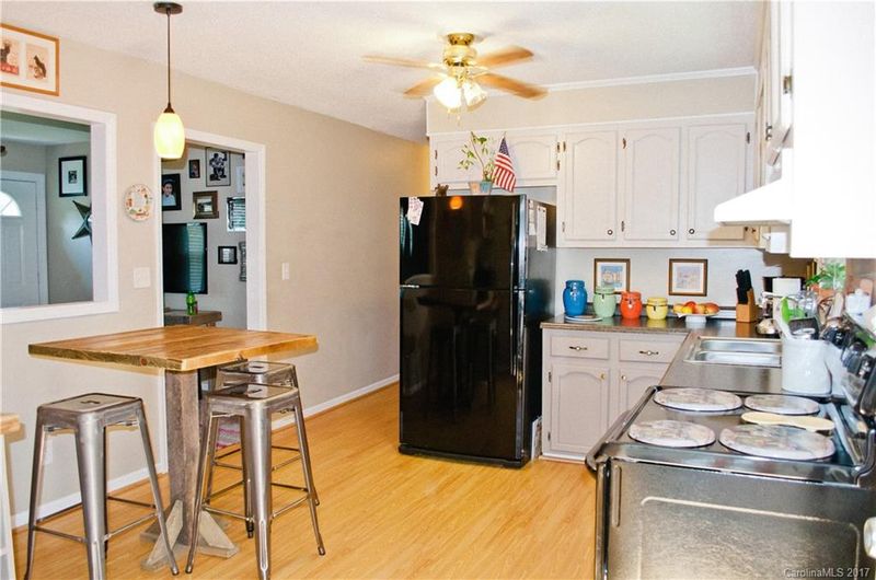 302 First St, Mount Holly, NC 28120