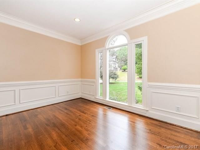 609 River Oaks Ln, Charlotte, NC 28226