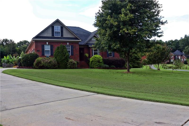 2033 Saye Brook Dr, Monroe, NC 28112