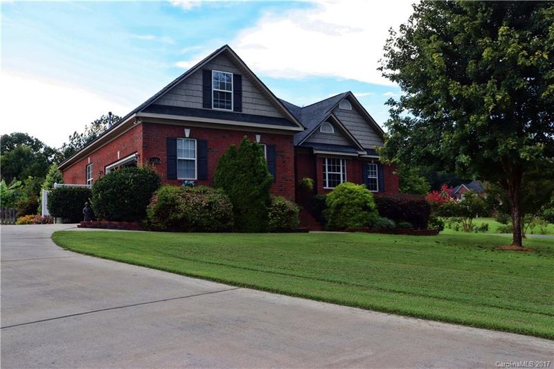 2033 Saye Brook Dr, Monroe, NC 28112