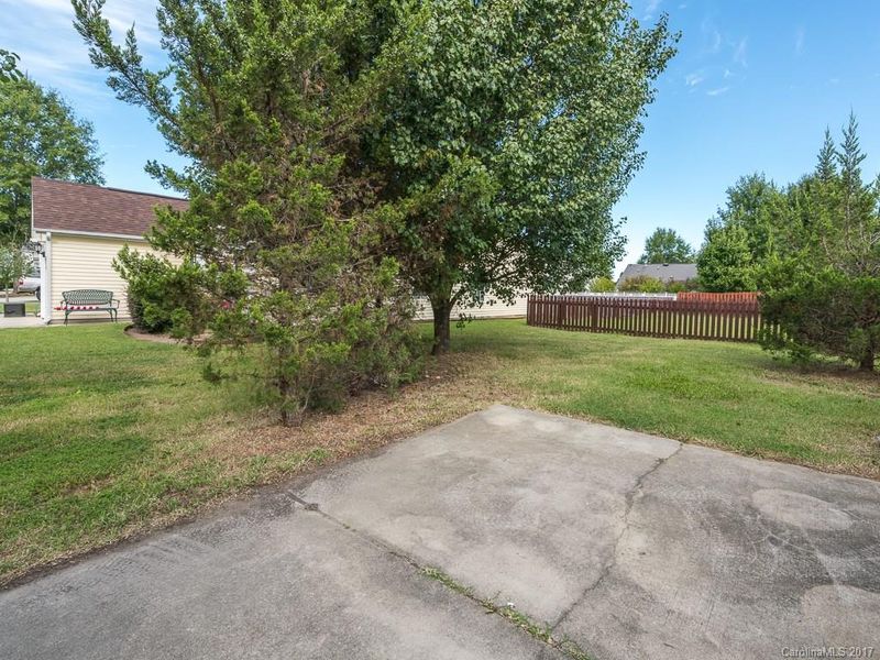 12707 Planters Row Dr, Charlotte, NC 28278