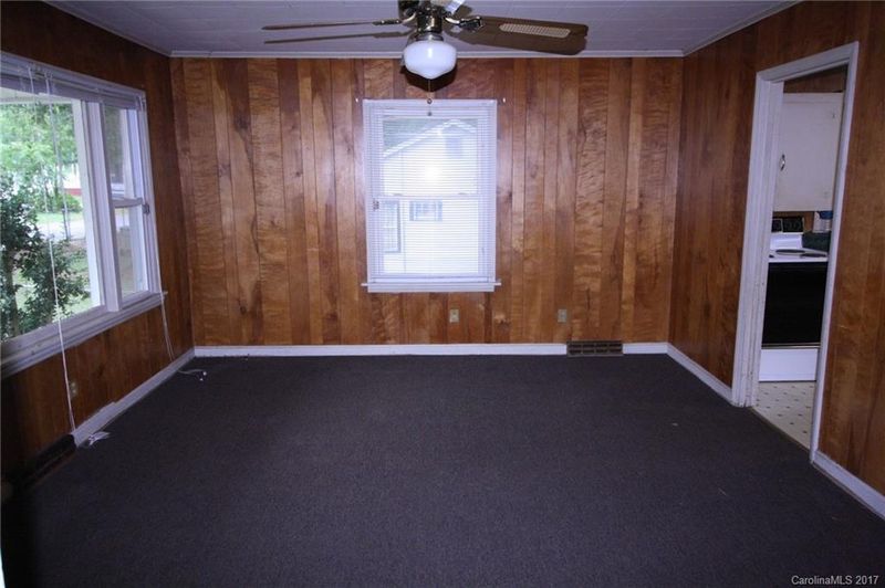 1035 N Ransom St, Gastonia, NC 28052