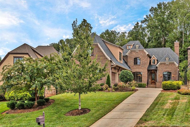 921 Dacavin Dr, Charlotte, NC 28226