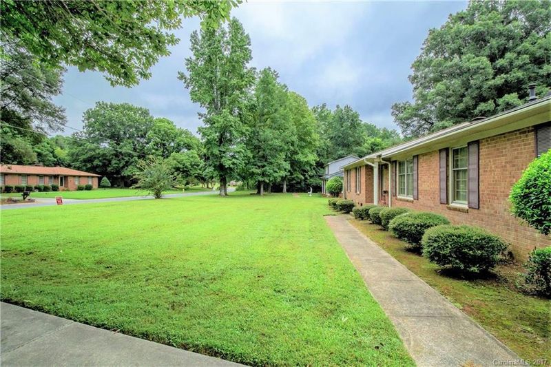 3108 Tiverton Pl, Charlotte, NC 28215