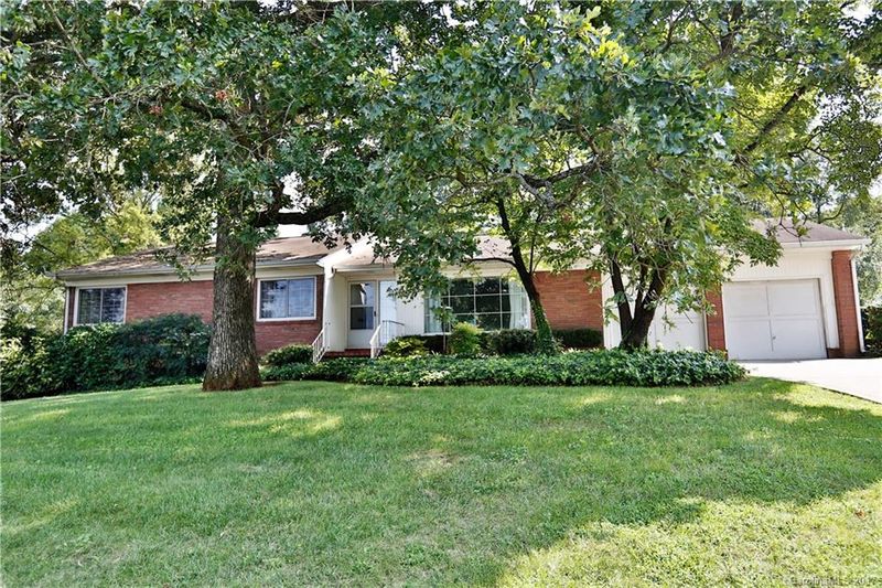 141 Catawba Ave, Mount Holly, NC 28120